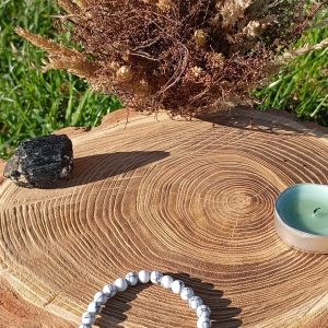 Bracelet en Howlite Blanche & Snowflake – Clarté Intérieure, Concentration & Protection Énergétique