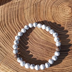 Bracelet en Howlite Blanche & Snowflake – Clarté Intérieure, Concentration & Protection Énergétique